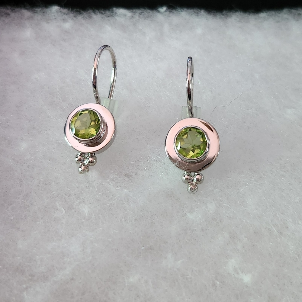 BRAND NEW!! PROFESSIONALLY HANDCRAFTED! GENUINE PERIDOT STERLING SILVER EARRINGS